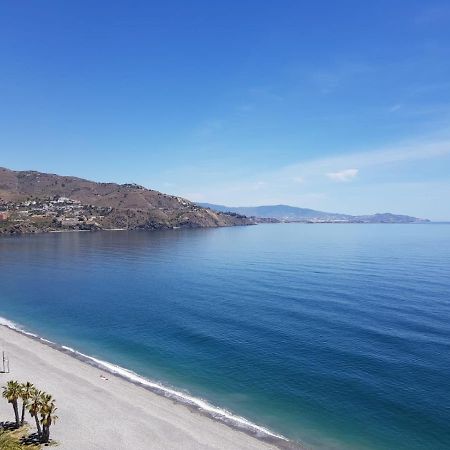 Ático en Almuñecar. Primera línea de playa con vistas espectaculares Esterno foto