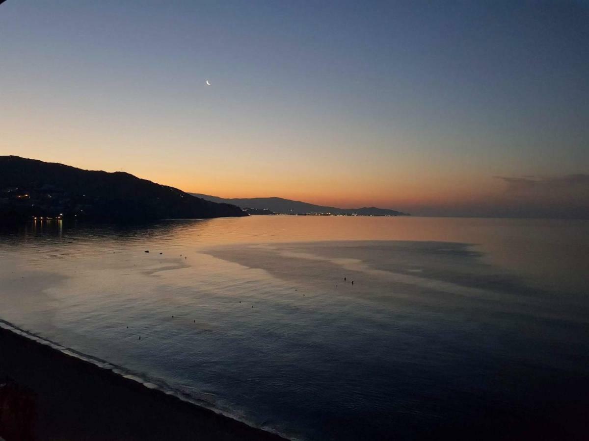 Ático en Almuñecar. Primera línea de playa con vistas espectaculares Esterno foto