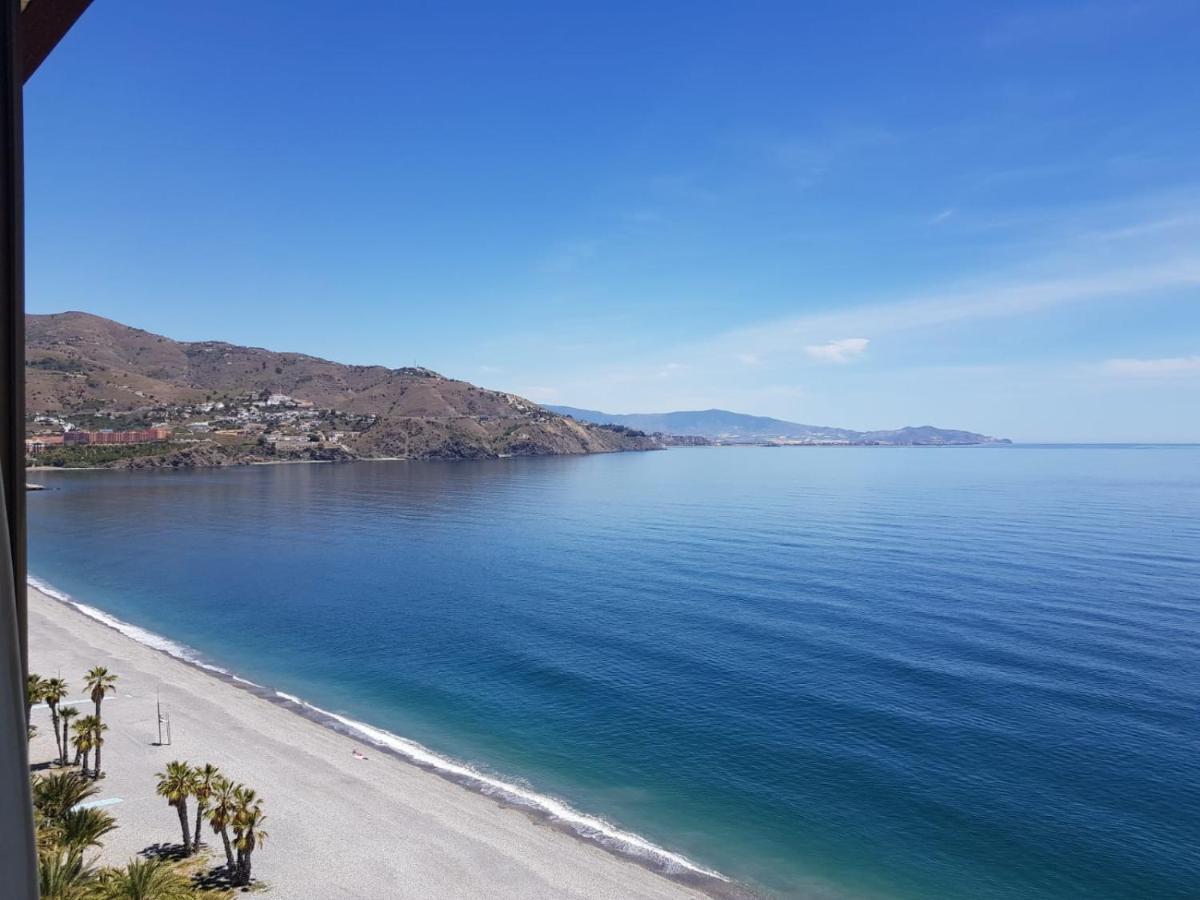 Ático en Almuñecar. Primera línea de playa con vistas espectaculares Esterno foto