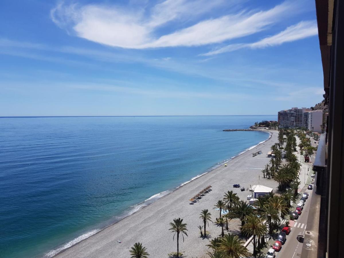 Ático en Almuñecar. Primera línea de playa con vistas espectaculares Esterno foto